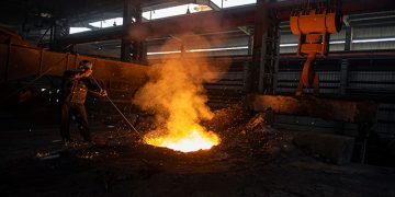 برخاستن از میان خاکستر