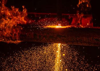 کارخانه فولاد ایتالیا در سایه افزایش هزینه انرژی و خطر توقف تولید